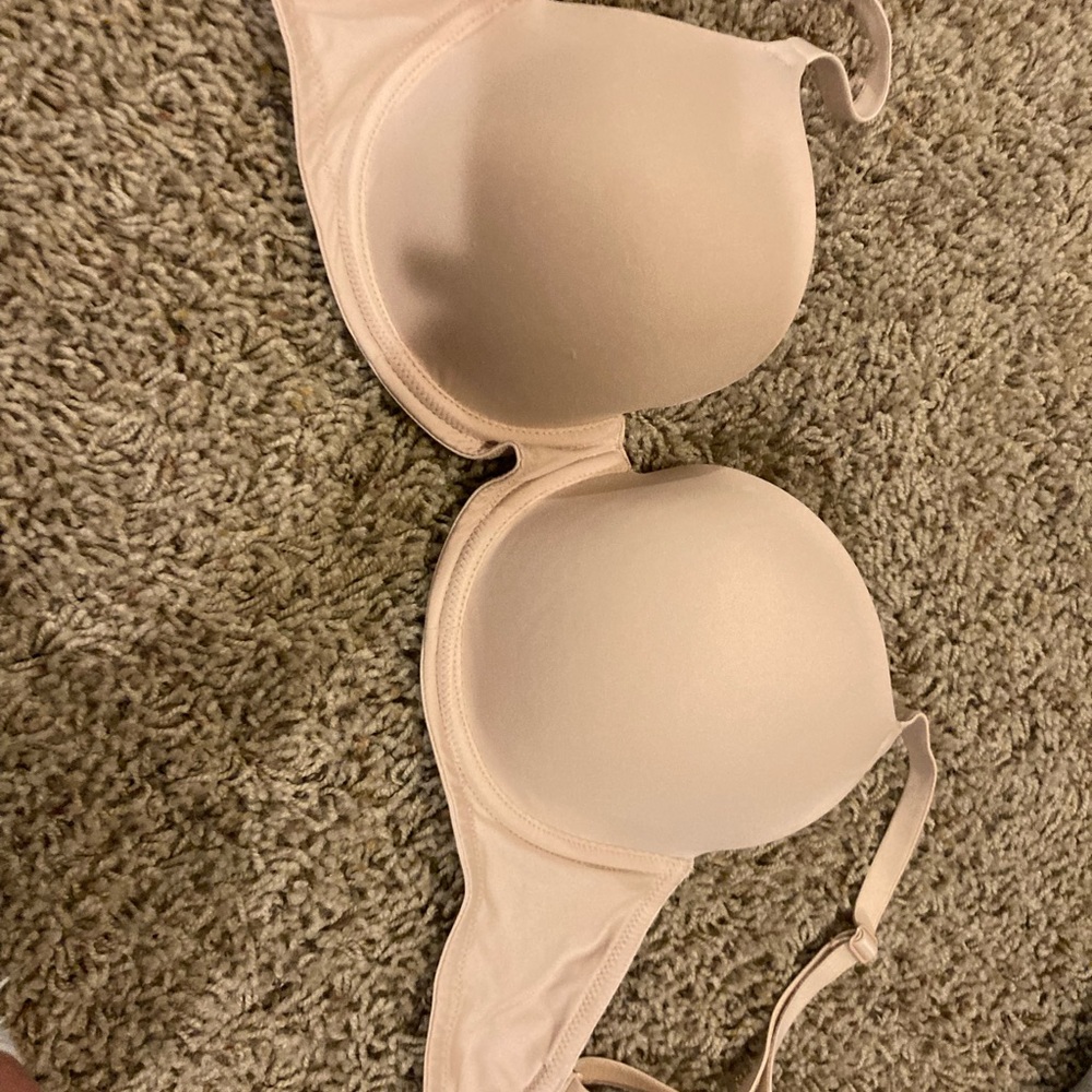 Victoria Secret - Picture 2 of 4